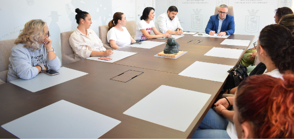La comunidad educativa de Los Palacios y Villafranca se moviliza para exigir a la Junta de Andalucía el cumplimiento de sus compromisos en materia educativa