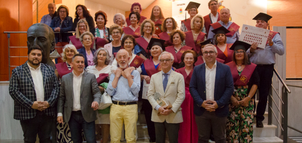 El Aula de la Experiencia clausura el curso 2024/2025 en Los Palacios y Villafranca con un emotivo acto en el Teatro Municipal